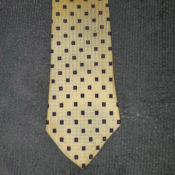RACQUET CLUB PALE YELLOW TIE WITH SMALL SQUARE PATTERN NEW - Picture 1 of 7